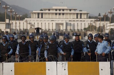 Pakistan Parliament turns into boxing ring