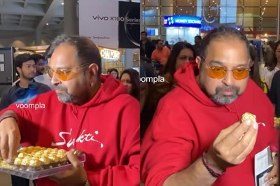 Shankar Mahadevan Shares Chocolates With Paps To Celebrate Shakti's Grammy Win; Watch Viral Video