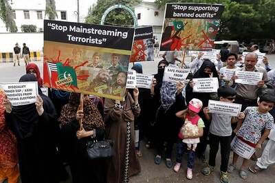 Hardline Islamists Push Religion to Centre of Pakistan Election