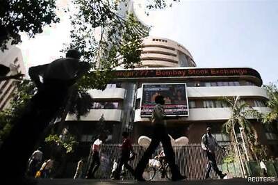 Nifty consolidates, FMCG, auto on seller's radar