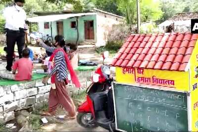 Govt School Teacher in Madhya Pradesh Runs Mobile School on Scooter