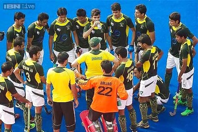 Protest against Pakistan before Champions Trophy final, crowd heckles team