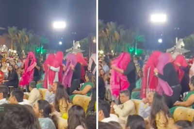 Groom's Friends Take To The Dance Floor For Gulabi Sadi Challenge, And Internet Loves It