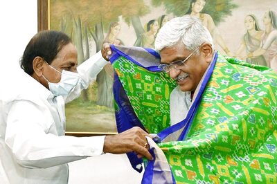 Telangana CM Meets Gadkari, Discusses Water Row With Shekhawat