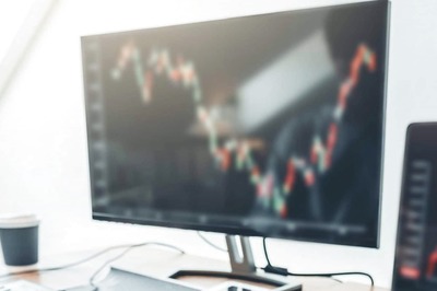 Stock Market Updates: Sensex Tanks 400 pts, Nifty Below 18,100; Pharma Stocks in Green