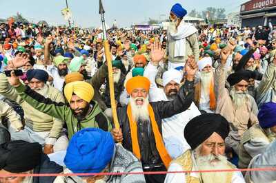 'Withdrawing Agri Laws Will be Centre's Large-heartedness': Shiv Sena Backs Farmer Protest