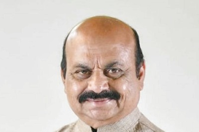 K'taka Seeks Travel Ban on Flyers from Omicron-hit Countries, Makes RT-PCR Test Mandatory For Kerala & Maha