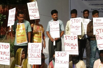 Hours Before Historic SC Hearing on Triple Talaq, 'Victims' Pray For Justice