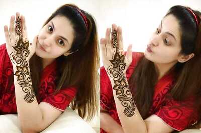 'Atmanirbhar' Zareen Khan Applies Eid Mehndi On Her Own