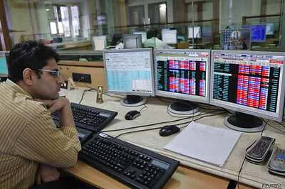 Sensex, Nifty end flat; Hero gains 2%, HDFC falls 2%