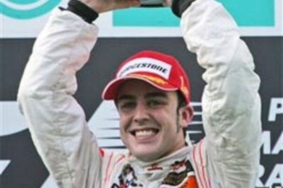 Alonso races to Malaysian GP win