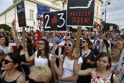 Polish President Duda Halts Justice Reforms After Days of Protests