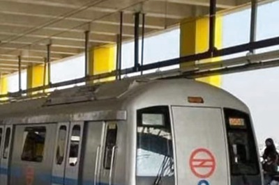 Desi Uncle's Remark For Delhi Girl Exceeding Metro Token Time Limit Gets Slammed