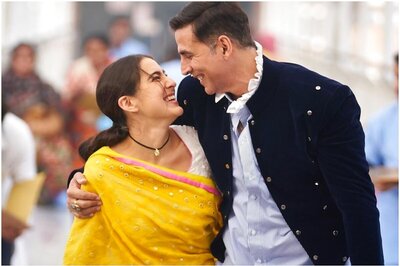 Sara Ali Khan Apologises to Akshay Kumar for 'Stalking' Him During Atrangi Re Shoot