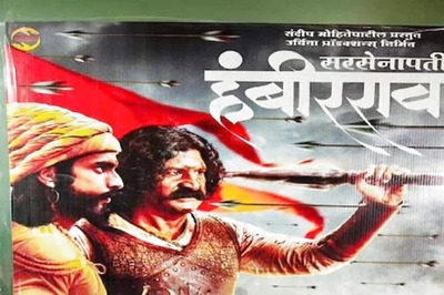 Sarsenapati Hambirrao Fan Offers Mangoes to Promote Film