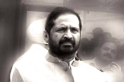 Congress snubs Suresh Kalmadi, gives Pune ticket to Vishwajeet Kadam