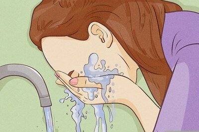 How to Minimize Pores With Foundation