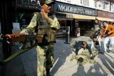 Militants kill BSF soldier in Srinagar