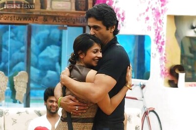 Bigg Boss 7: Armaan-Tanishaa's proximity annoys Kushal Tandon