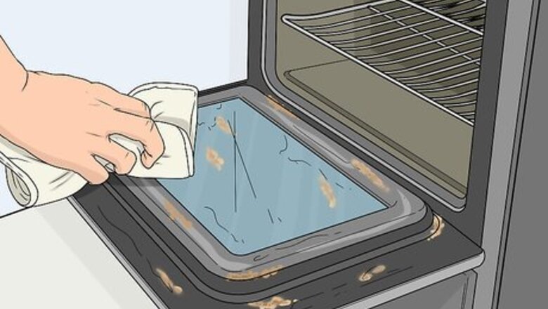 How to Clean the Inside of an Oven Door