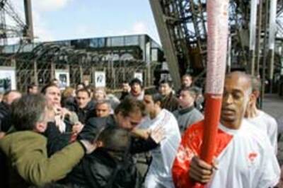 Tibetans activists try to storm Chinese embassy in Delhi