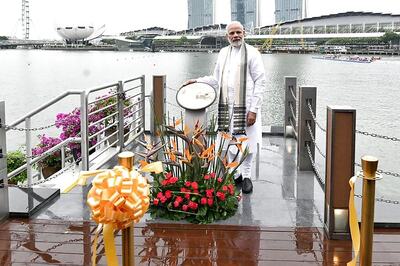 PM Modi Unveils Mahatma Gandhi's Plaque With Former Singaporean Premier