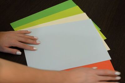 How to Decorate a Christmas Table