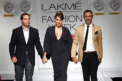 Snapshot: Bipasha Basu walks the ramp for Shantanu-Nikhil