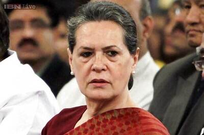 Sonia Gandhi meets families of train mishap victims
