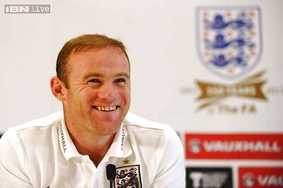 Rooney happy at United after midfield misery