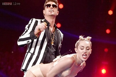 Robin Thicke not hesitant to be naked