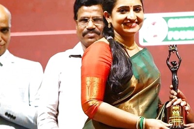 Tamil Actress Sujitha Receives Best Role Model Actress Award