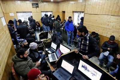 Low-speed Mobile Internet Service Temporarily Snapped in Kashmir Hours after Restoration
