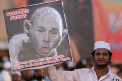 Bangalore cops fire on mob, 1 dead