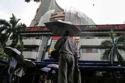 Sensex Ends Lower in Festive Week, Drops 135.67 Points