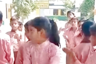 Video of Students Learning Hindi Grammar in the Form of Poetry And Drama Wins The Internet