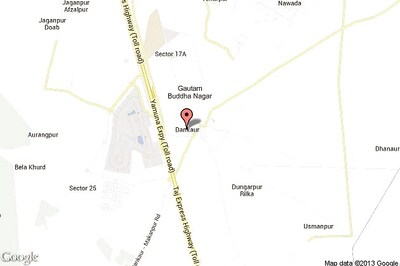 Conductor pushes woman passenger out of bus over fare dispute