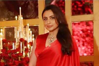 Rani Mukerji to Lend Support to Cancer Awareness Initiative on World Rose Day