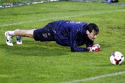 Lloris is fine after head injury scare, says Frace coach