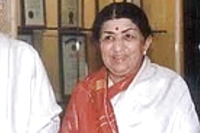 Lata Mangeshkar's Health Improves Slightly, Singer to Still Remain in the ICU