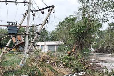 Cyclone Biparjoy Makes Landfall in Gujarat, 3 Injured; Strong Winds, Rains Continue | 10 Points