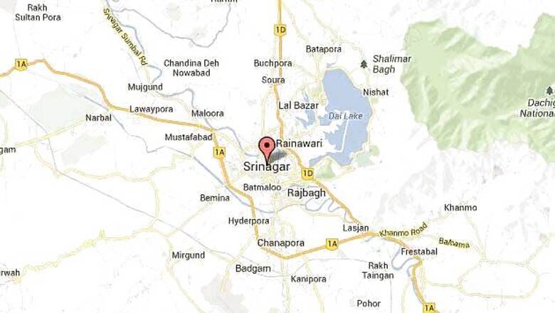 Srinagar: 2 policemen shot at by unidentified men