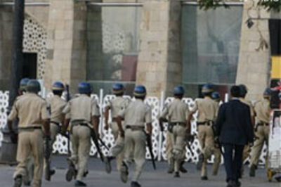 Marine commandos recover explosives from Taj