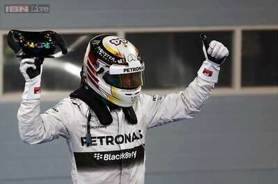 Lewis Hamilton edges Nico Rosberg to win Bahrain Grand Prix