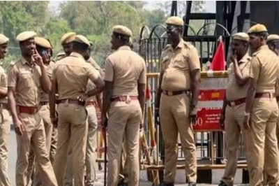 Hyderabad: Firemen, Police Rescue 12 People Stuck in Lift at Mall for About An Hour | WATCH