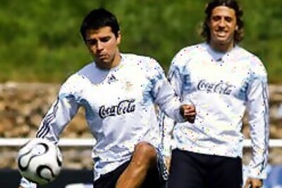 Barca include Saviola for Valencia tie