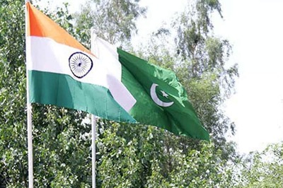 Pak Asks World Community to Play Role in Resolving Kashmir Issue