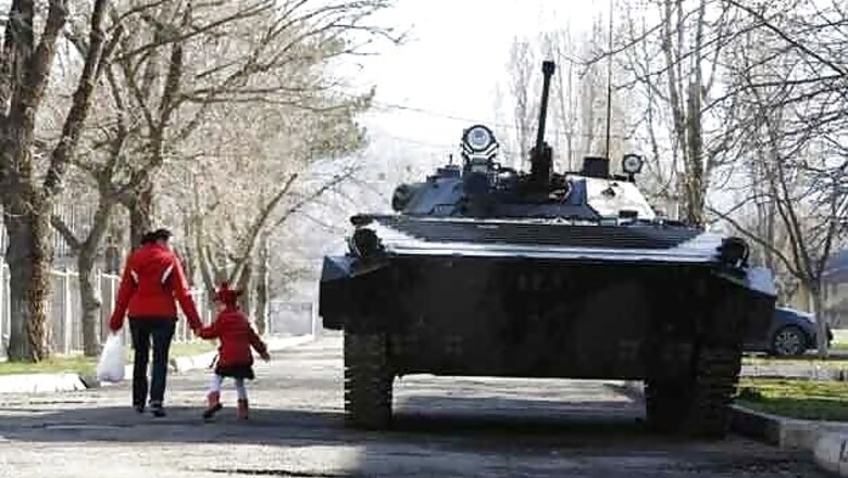 Russian shares tumble as US widens sanctions for Crimea seizure