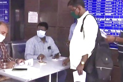 ‘Much Needed Relief..’ Mumbaikars Cheer Govt’s Decision of Offline Verification for Local Train Travellers