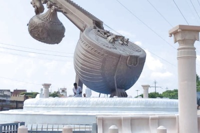 Lata Mangeshkar Chowk Unveiled in Ayodhya with 40-Foot Veena, 7 Pillars, 92 Lotuses Depicting Singer's Journey